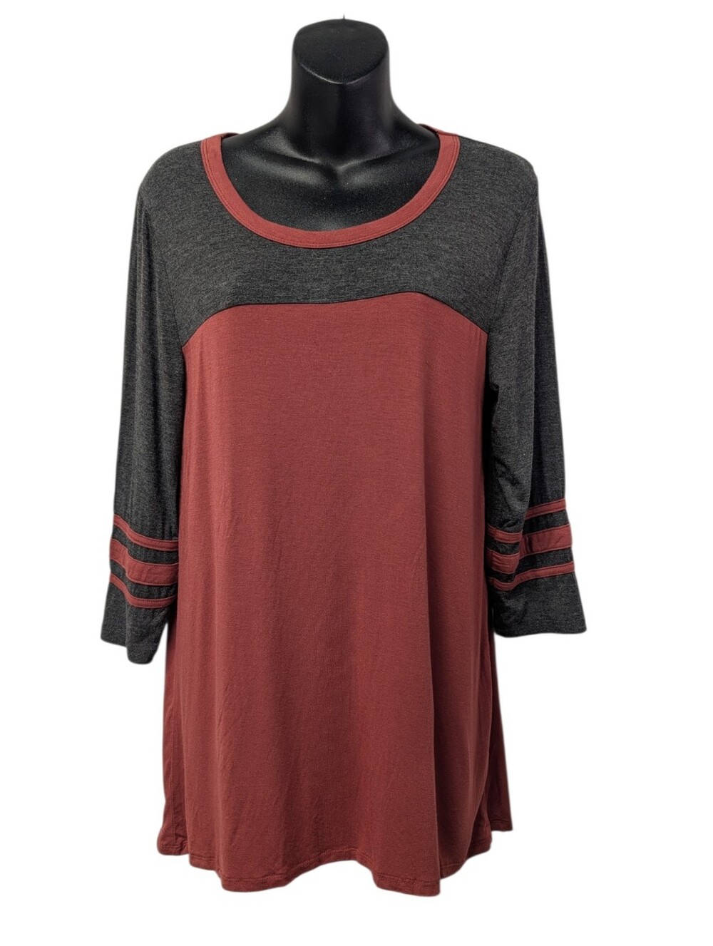 Liv & Piper Womens Colorblock Tunic T-Shirt M Burgundy Gray 3/4 Sleeve NWT